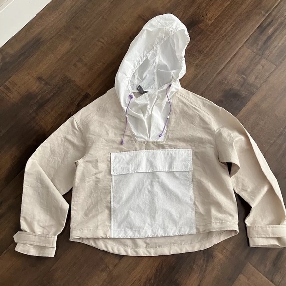 NEW! Sweaty Betty Nomad Color block Hooded Pullover Jacket. White/Tan. Size S - Picture 3 of 10